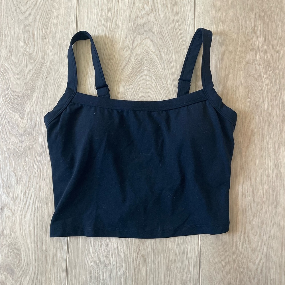 Workout top with shelf
